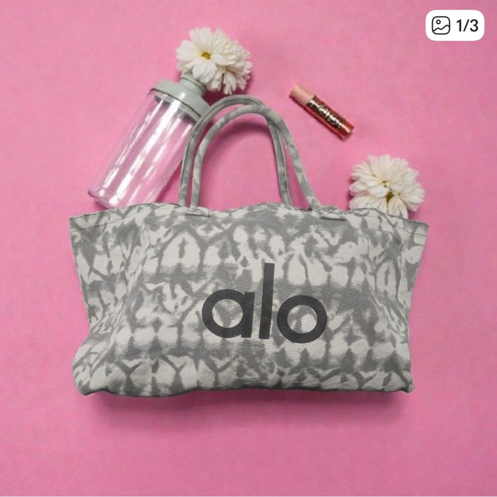 ALO Yoga Gray Pattern Tote Bag